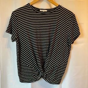 Cropped and tied t-shirt